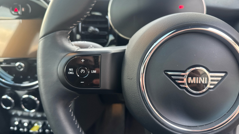 MINI Hatchback 135kW Cooper S Level 3 33kWh 3dr Auto Electric Hatchback